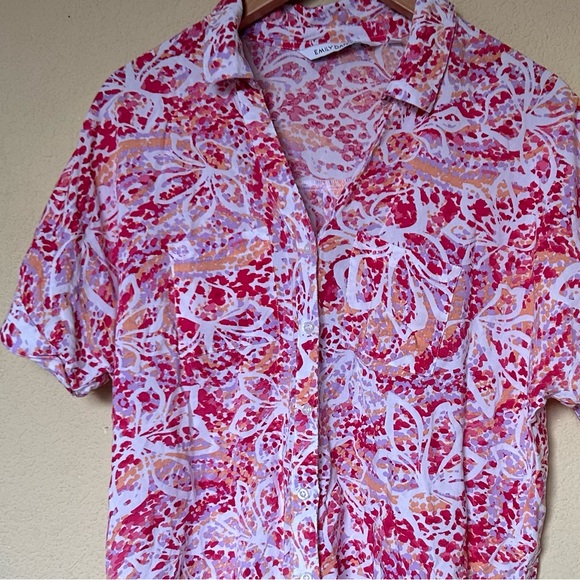 3/$20 Emily Daniels, pink and orange swirl pattern button down with front tie - Picture 7 of 9
